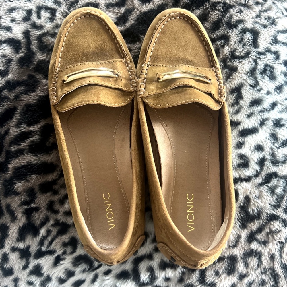 Vionic Cognac Brown Suede Women Sz 8 Driving Loafers with Gold Horsebit Moccasin - Picture 2 of 12